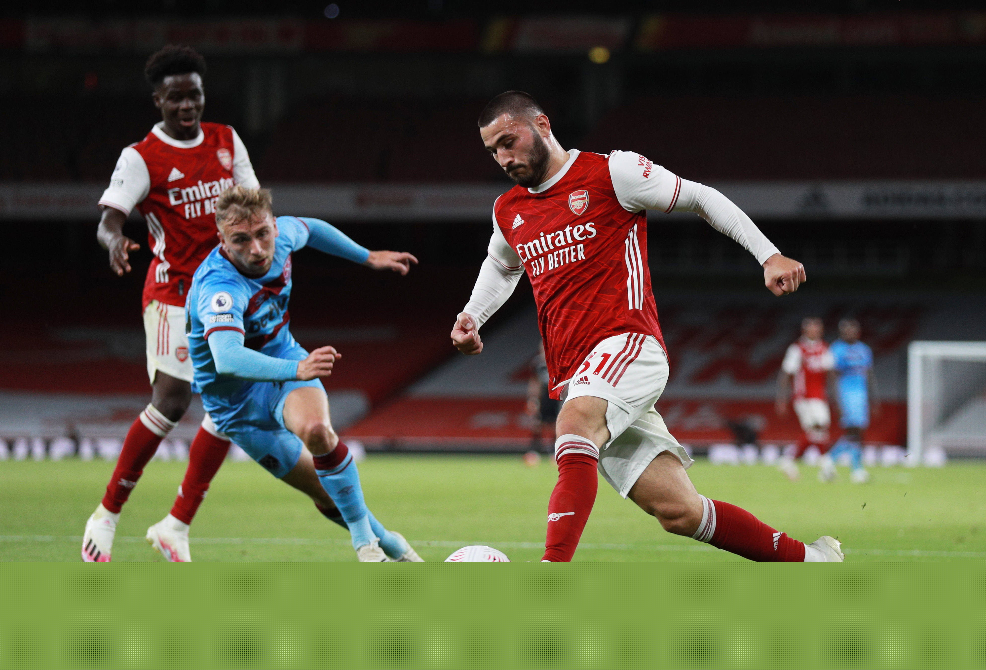 F1阿塞拜疆大奖赛：迈凯伦车手皮亚斯特里夺冠