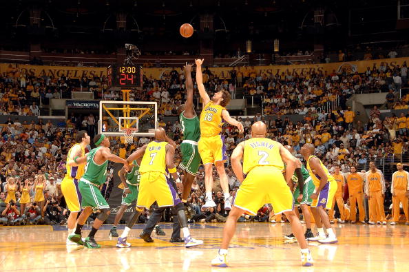 上海U20男足队员失利后哭成一片，徐根宝：哭什么？责任在我